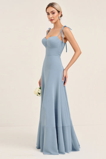 Une ligne bleu ciel en mousseline de soie spaghetti bretelles robe longue de demoiselle d’honneur